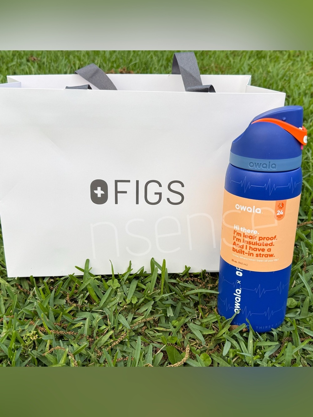 Figs I Owala FreeSip Deep Royal Blue Waterbottle - Picture 5 of 14